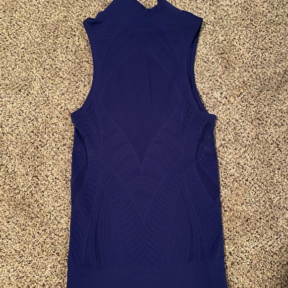 Lululemon Reveal Mock Neck Tank 4 - Picture 5 of 5